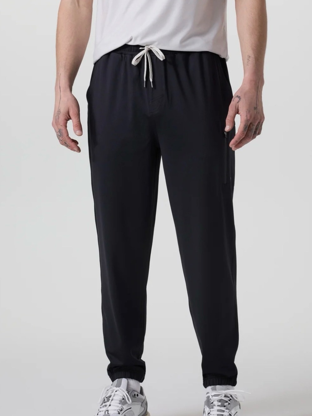 Vuori Black Sunday Performance Jogger Pants with White Drawstring Small